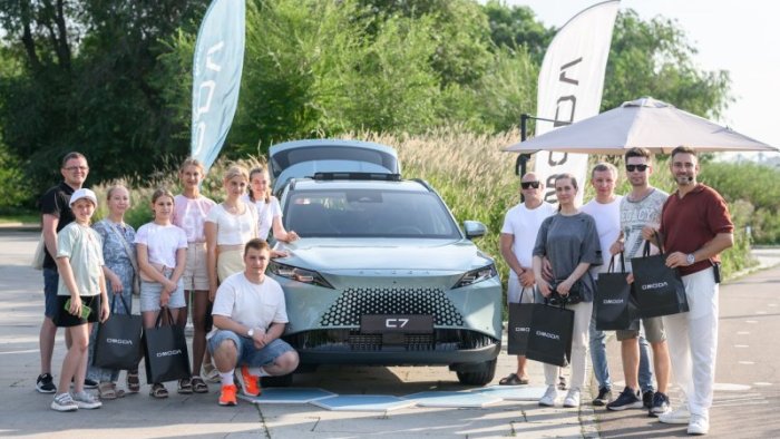 Грандиозная премьера OMODA C7, представленного в OMODA|JAECOO АВТОДОМ, состоялась на московском фестивале Вот сап, Москва