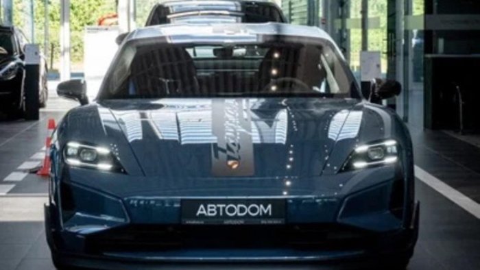 В АВТОДОМ Пулково представлен единственный в России Porsche Taycan Turbo GT Weissach I рестайлинг