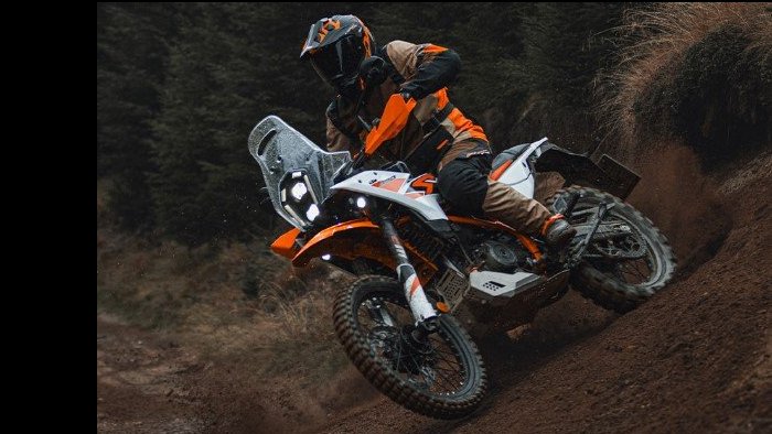 КТМ АВТОДОМ анонсировал сразу три новинки: мотоциклы серии KTM 390 для городских поездок, путешествий и мотоспорта