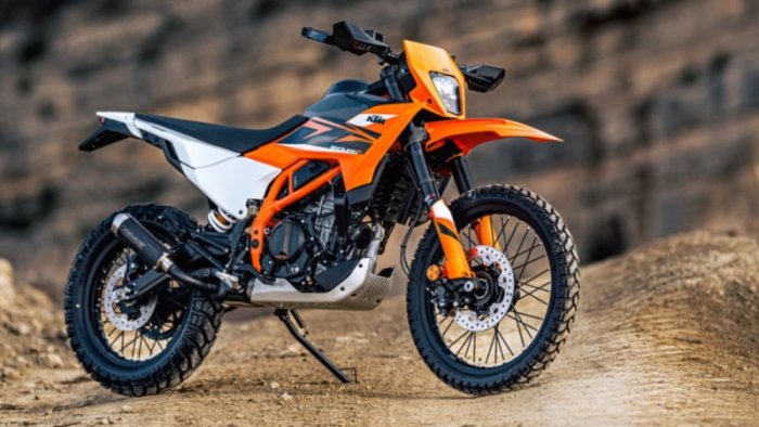 В России начали продавать сразу три разных мотоцикла KTM 390