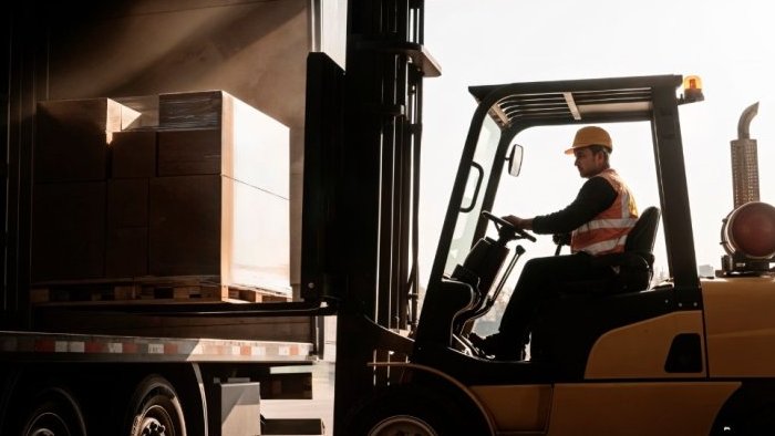 Спецтехника: погрузчики, экскаваторы и коммунальные машины