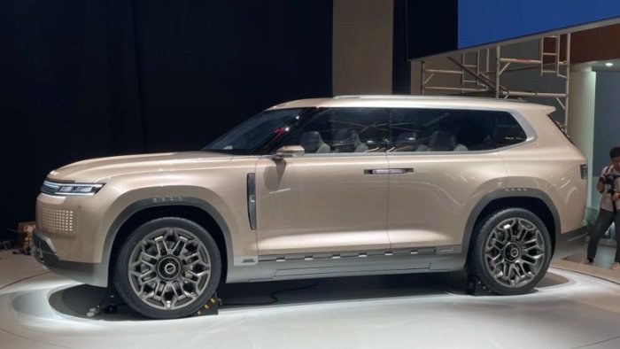 Бренд EXEED, представленный в EXEED Центре АВТОДОМ Стачек, анонсировал новую технологию подруливания задних колес