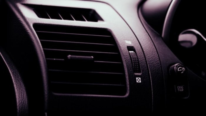 Почему автокондиционер начинает дуть тёплым воздухом
