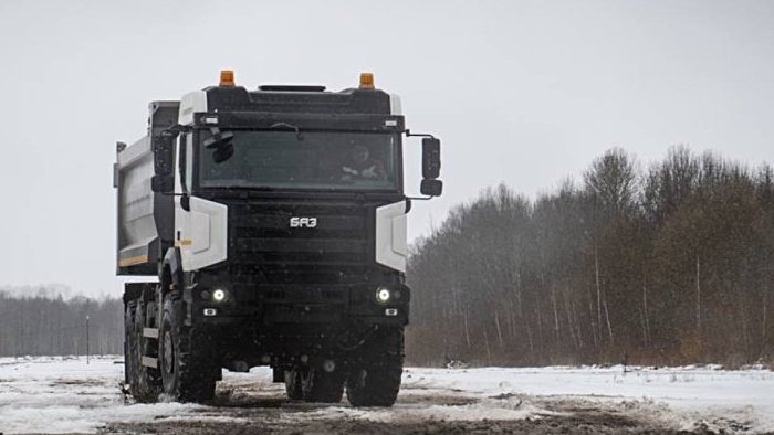 Стартовало производство российских грузовых автомобилей БАЗ, построенных на базе военных тягачей