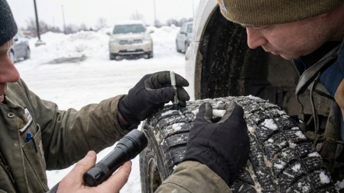 Как проверить шины при покупке подержанного авто зимой