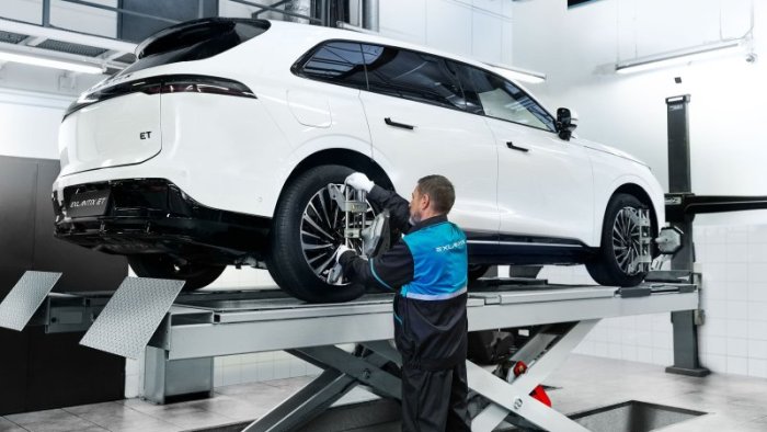 EXEED запустил зимнюю сервисную программу для владельцев EXLANTIX в дилерских центрах АВТОДОМ