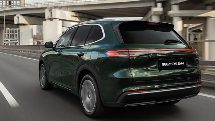 В России появился гибридный кроссовер EX5 EM‑i – цена и немного подробностей