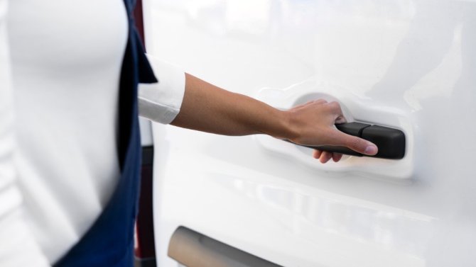 Вскрытие замка автомбиля