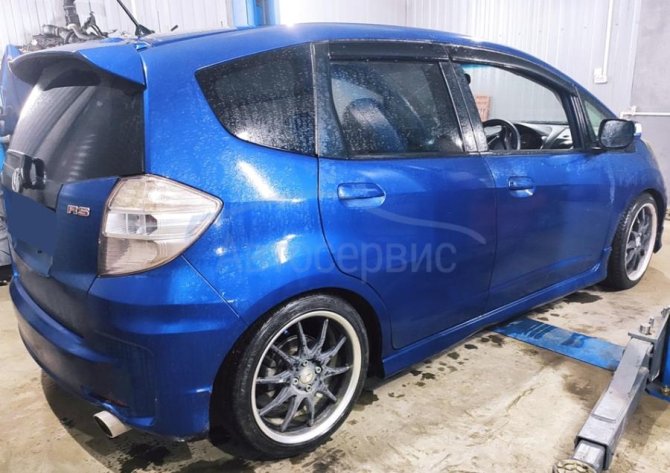 Honda Fit после ремонта двигателя в профессиональном сервисе