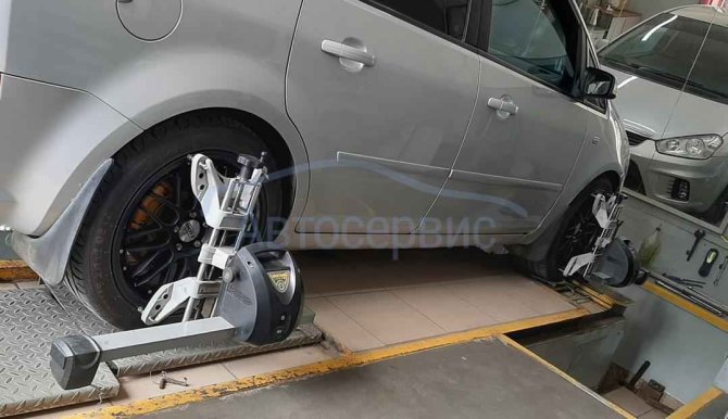 Подготовка Ford C-Max к регулировке схода-развала