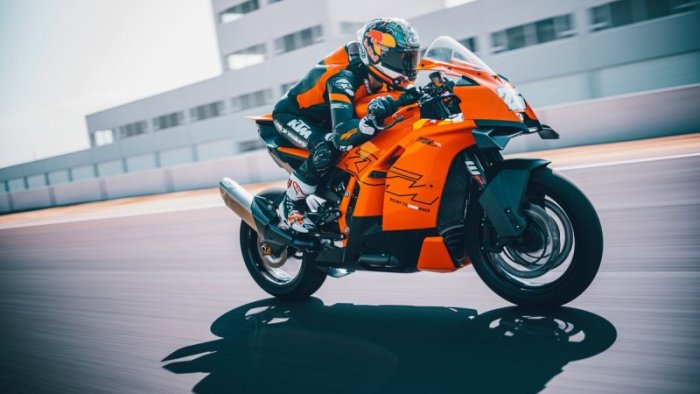 В феврале КТМ АВТОДОМ ожидает новейшие модели KTM 990 DUKE R и KTM 990 RC R