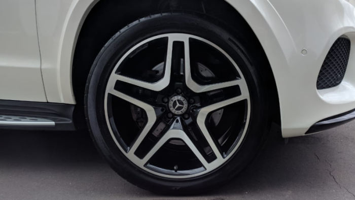 Цветной лак для дисков: как добавить индивидуальности