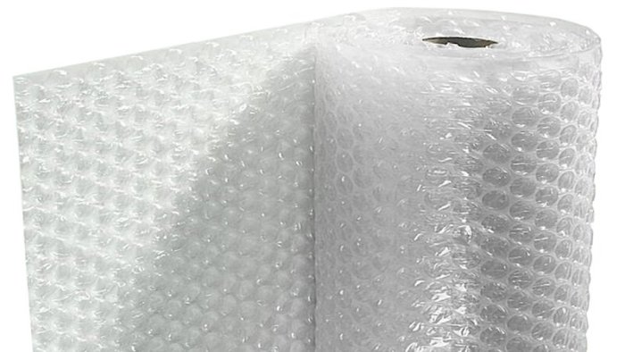 Пузырчатая пленка как временная защита стеклянных дверей