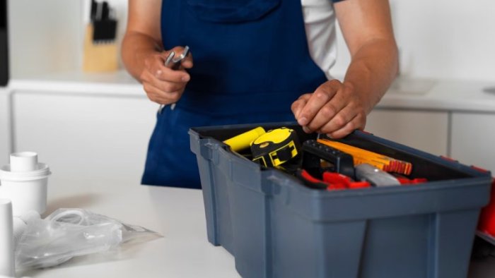 Пластиковые ящики для инструментов: выбор, характеристики и применение