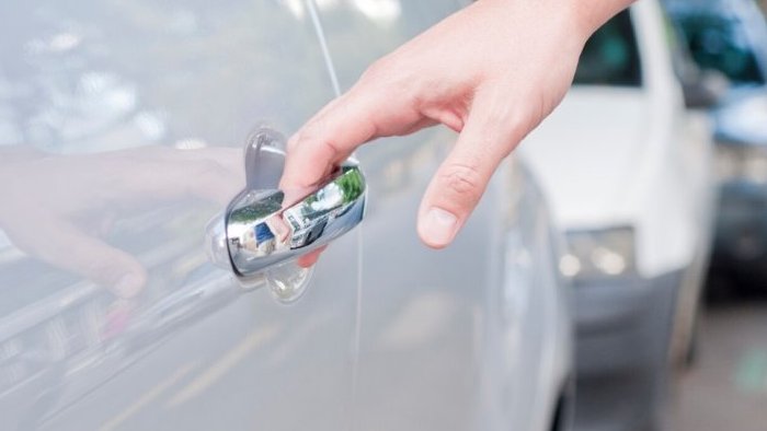 Вскрытие автомобиля при потере или захлопывании ключей
